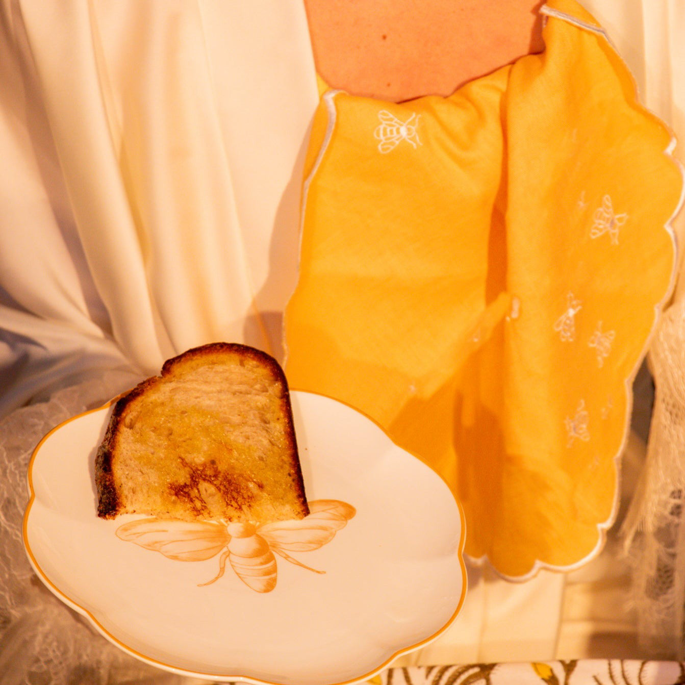 Bumble Homecoming Scalloped Starter Plate - Set of 4